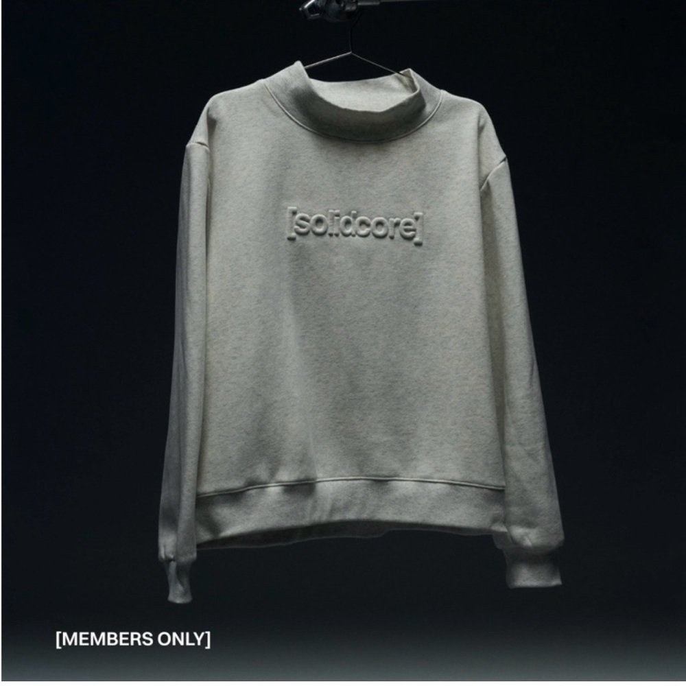 [solidcore] Solidays Embossed Logo Mock Neck Sweatshirt — Light Gray